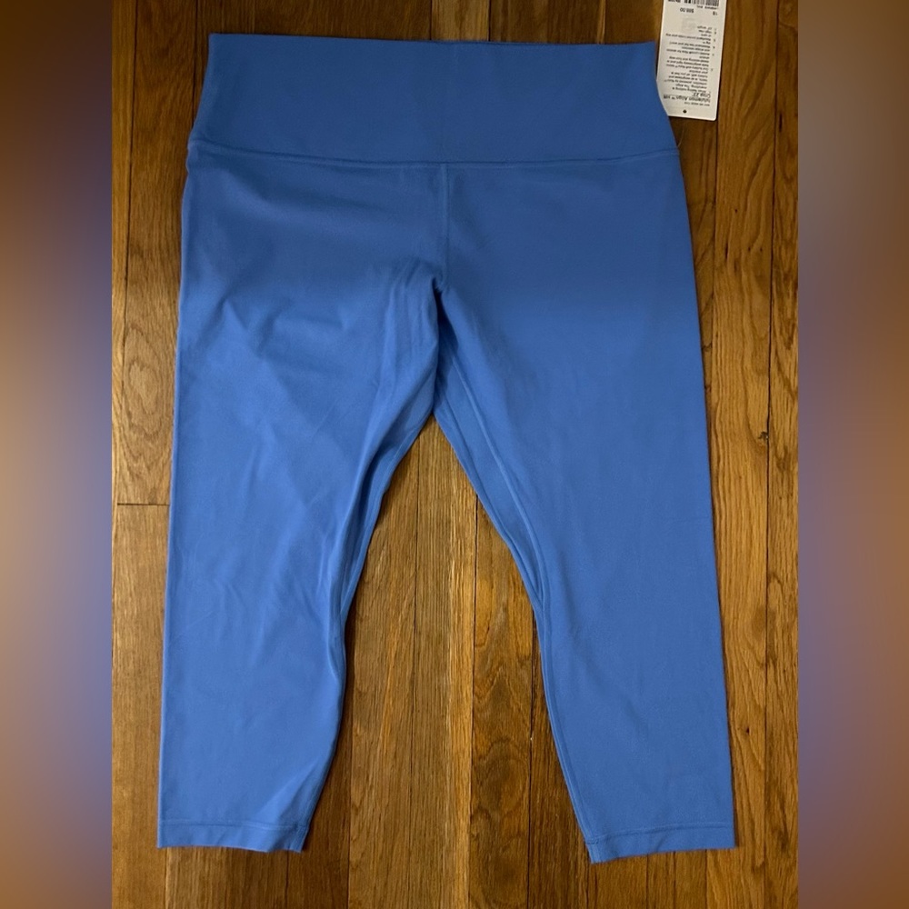 Brand new lululemon Align HR
Crop 23"